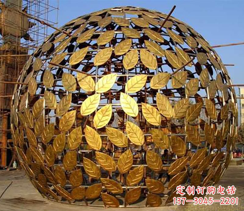 济南不锈钢树叶镂空球景观雕塑