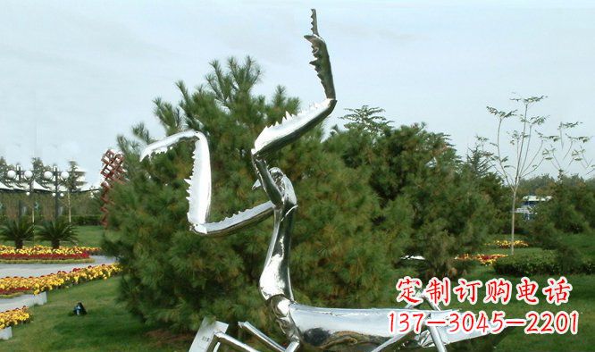 济南优雅大气的不锈钢螳螂雕塑