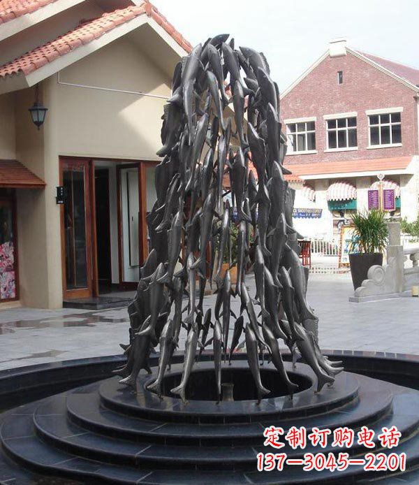 济南跃动的生命——景区向上游的鱼群喷泉雕塑