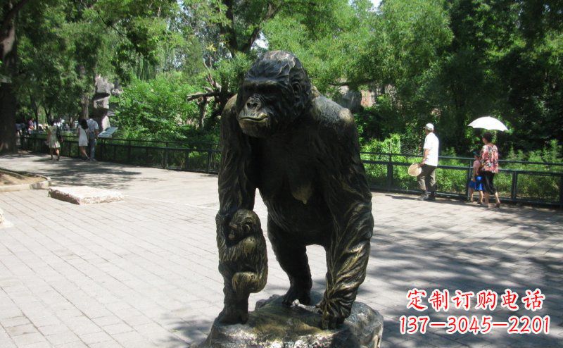 济南公园大猩猩动物铜雕 (2)