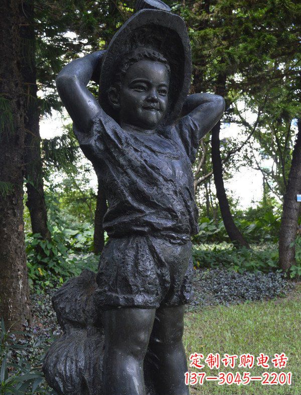 济南公园戴草帽的小男孩人物铜雕