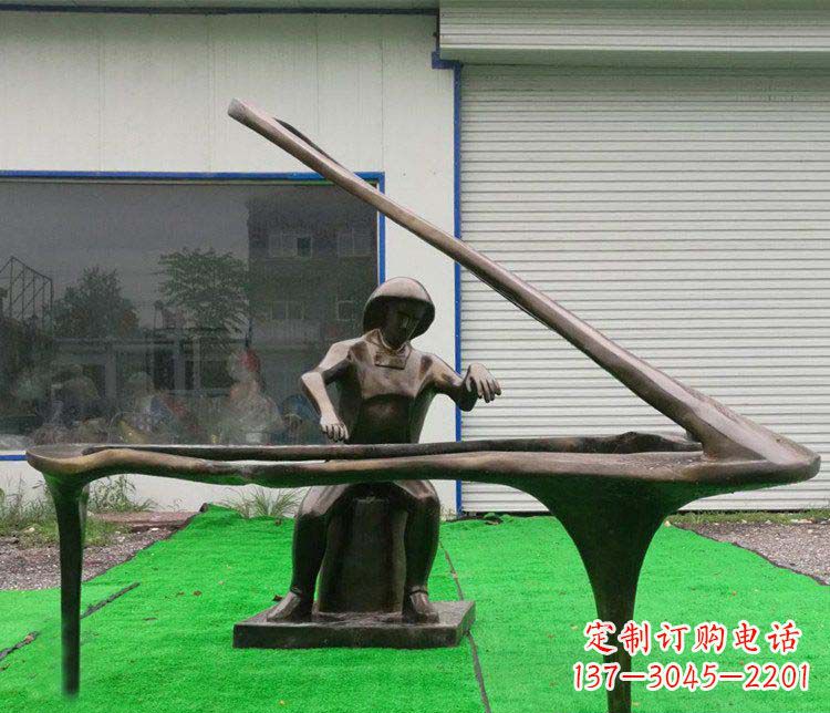 济南公园弹钢琴的抽象人物小品铜雕