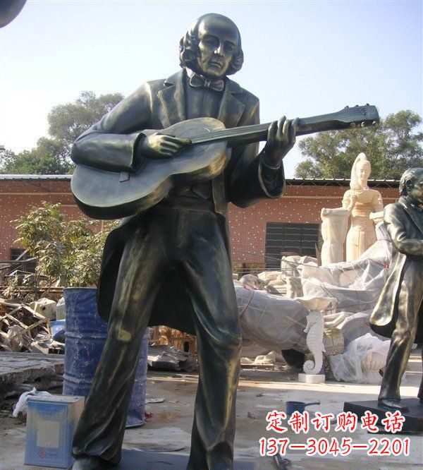 济南公园弹吉他的西方男人人物铜雕