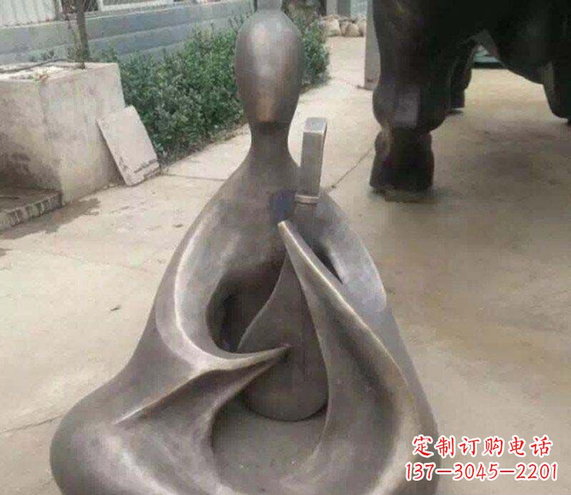 济南抽象景观弹琵琶铜雕