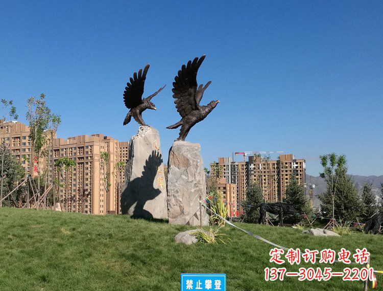 济南公园动物老鹰铜雕