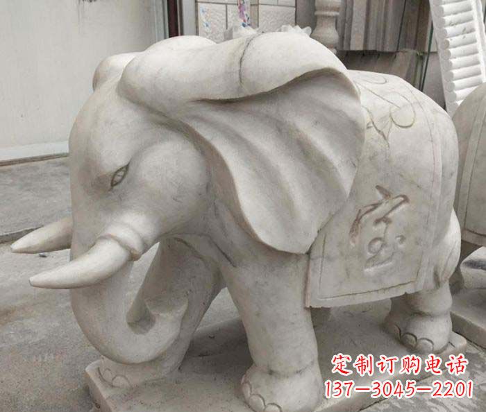 济南中领雕塑象征招财的精致大象石雕