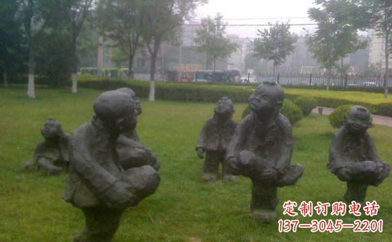 济南公园儿童斗鸡小品铜雕