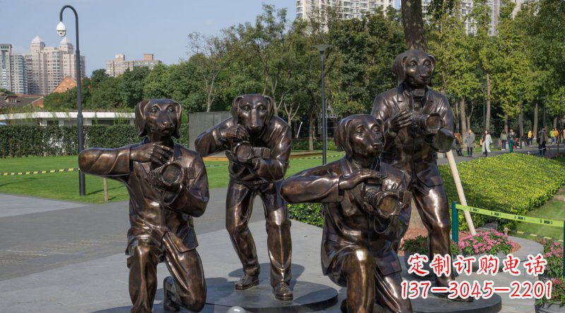 济南公园狗头人身创意铜雕