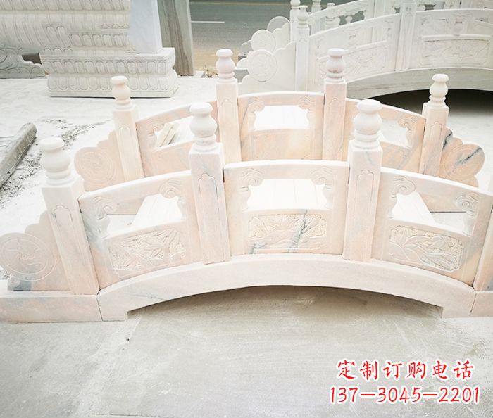 济南红石拱桥雕塑——浪漫交织,美景永相伴