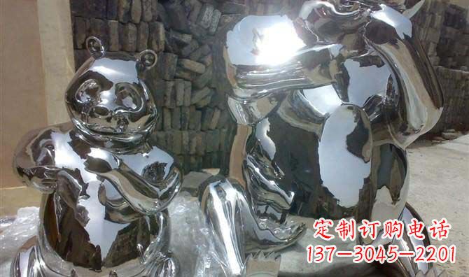 济南公园镜面不锈钢大熊猫雕塑