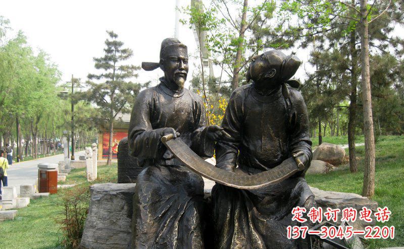 济南公园看书卷的唐代人物小品铜雕