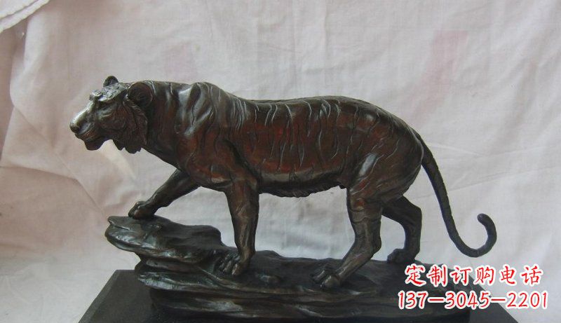 济南公园老虎动物铜雕 (5)