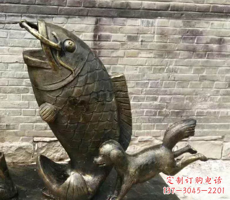 济南公园鲤鱼和小狗铜雕