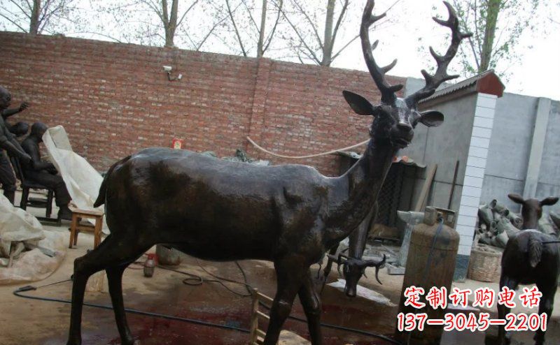 济南精美梅花鹿铜雕,施展艺术之美