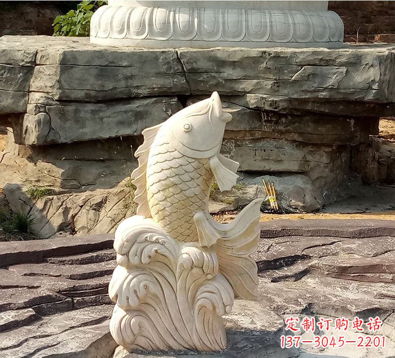 济南公园喷水鲤鱼石雕