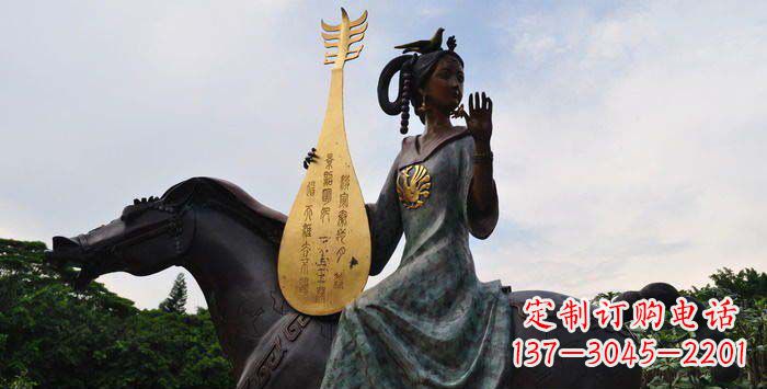 济南传统风情,精美古典的琵琶女铜雕