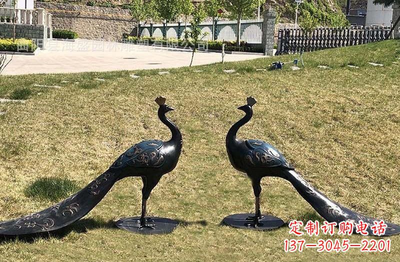 济南公园青铜孔雀雕塑
