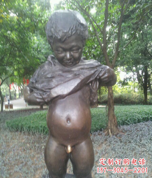济南萌动活泼的男孩铜雕塑
