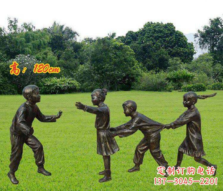 济南公园玩老鹰捉小鸡的儿童小品铜雕 (2)