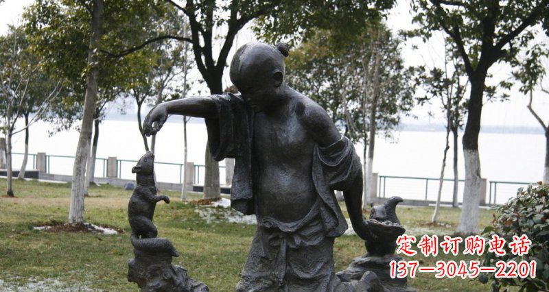 济南铜质高端松鼠雕塑