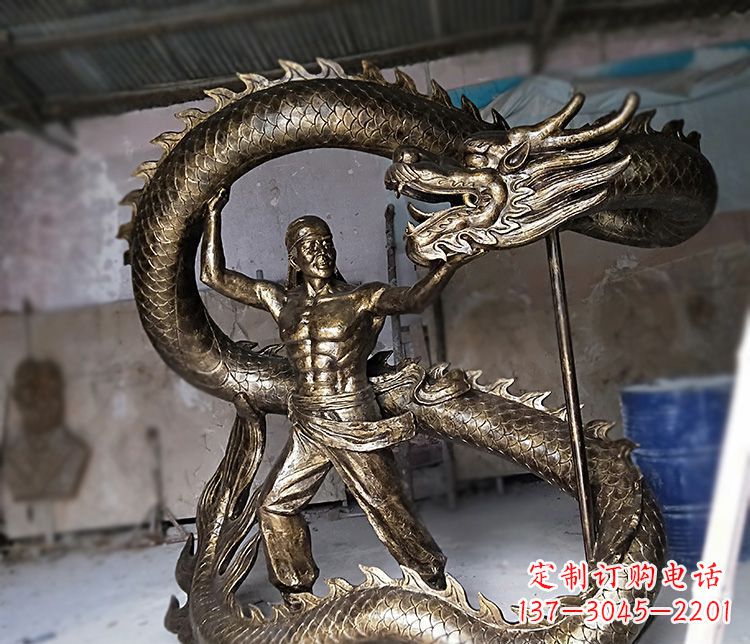 济南公园舞龙的人物铜雕