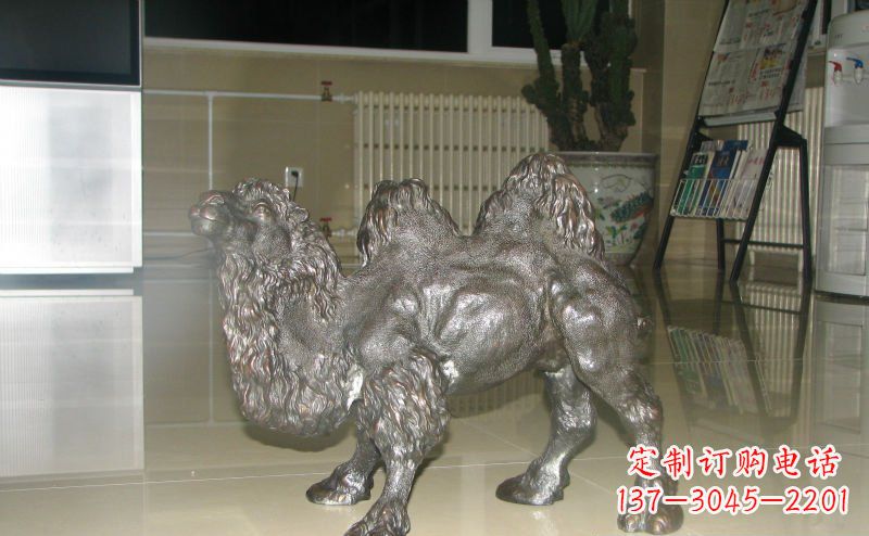济南公园小骆驼动物铜雕