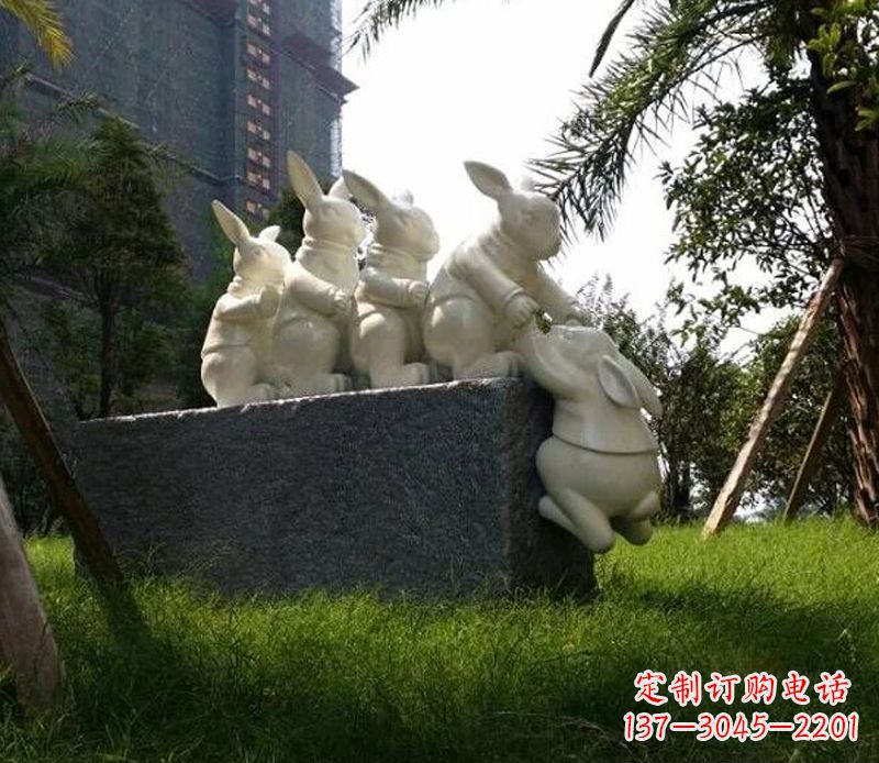 济南中领雕塑精美兔子石雕