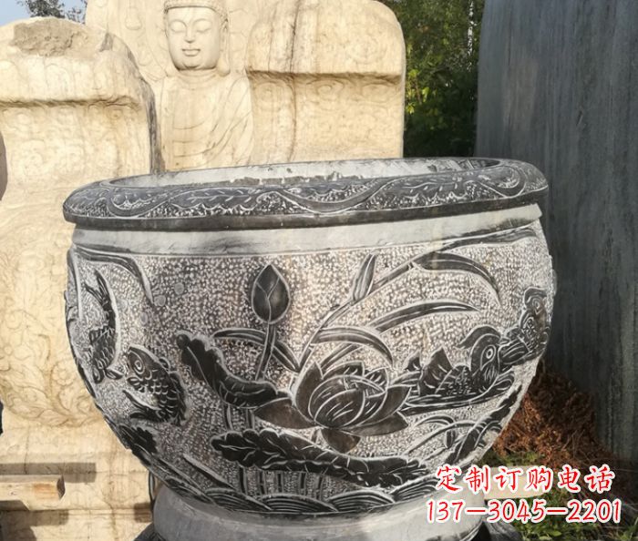 济南公园鸳鸯荷花浮雕石水缸