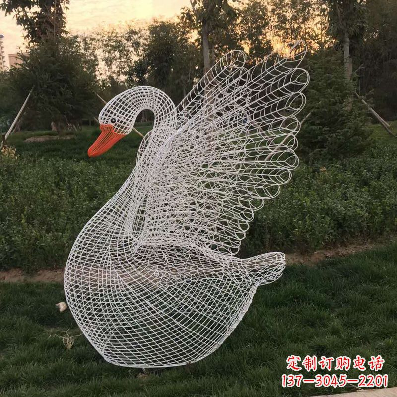济南公园园林草坪动物雕塑之网格天鹅铁艺雕塑