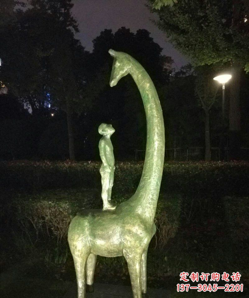 济南壮观绝伦的长颈鹿雕塑
