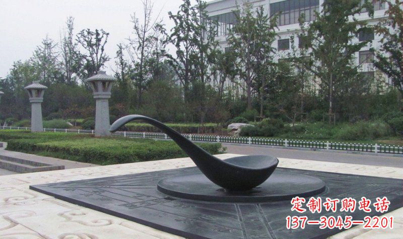 济南中领雕塑指南针铜雕——定制你的独特景观