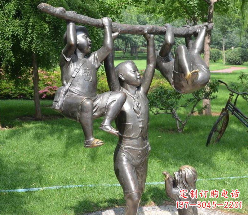 济南捉着树枝玩耍的小孩铜雕