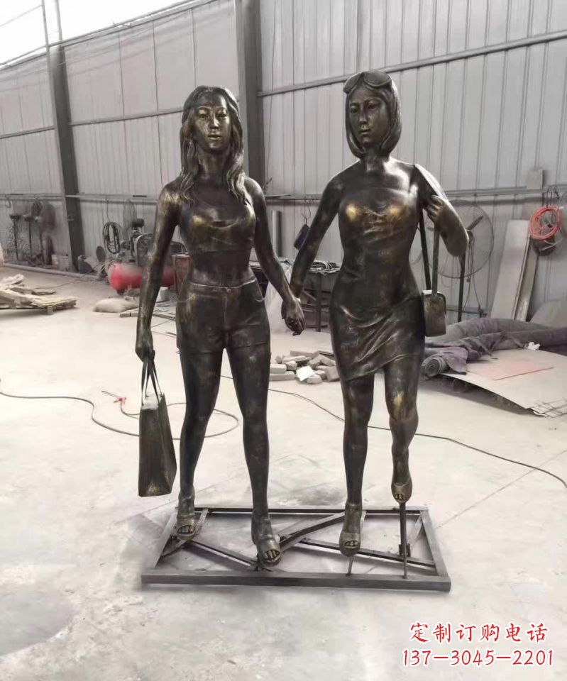 济南铜雕女人唤醒美好回忆