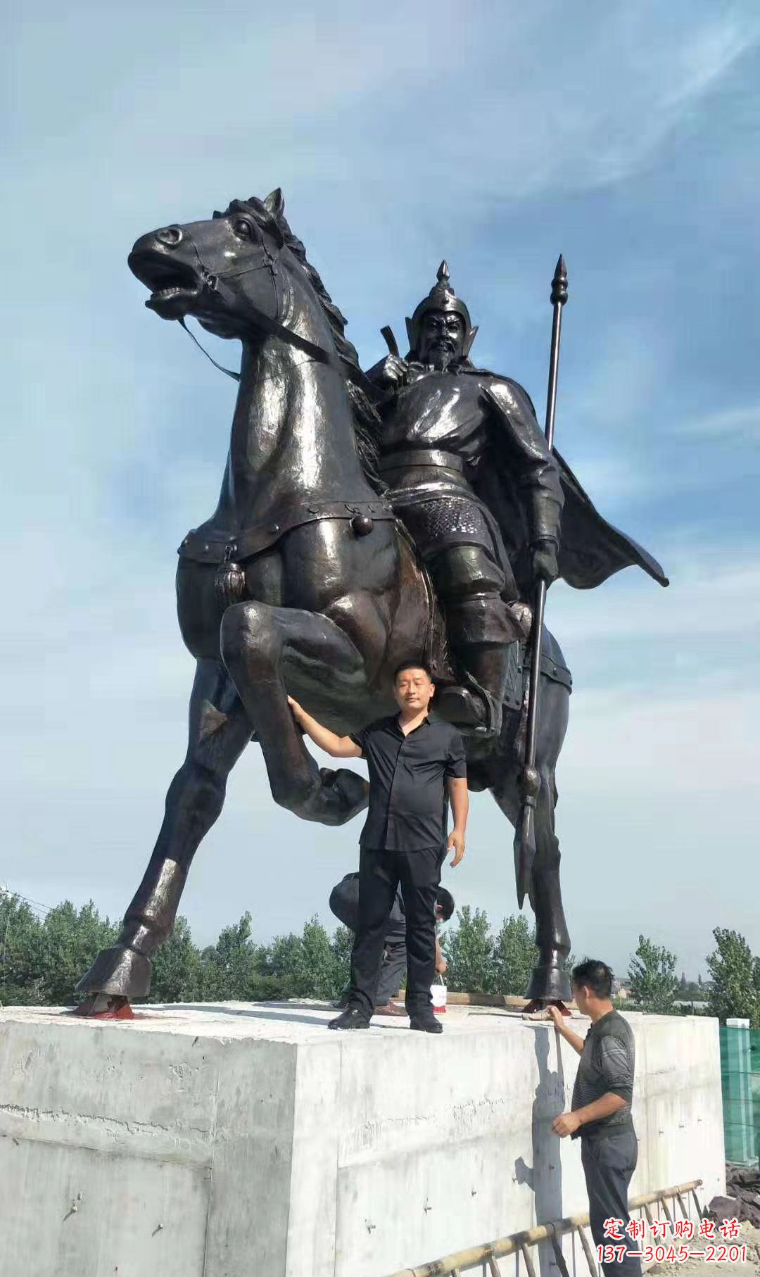 济南以古代骑马将军为灵感的铜雕