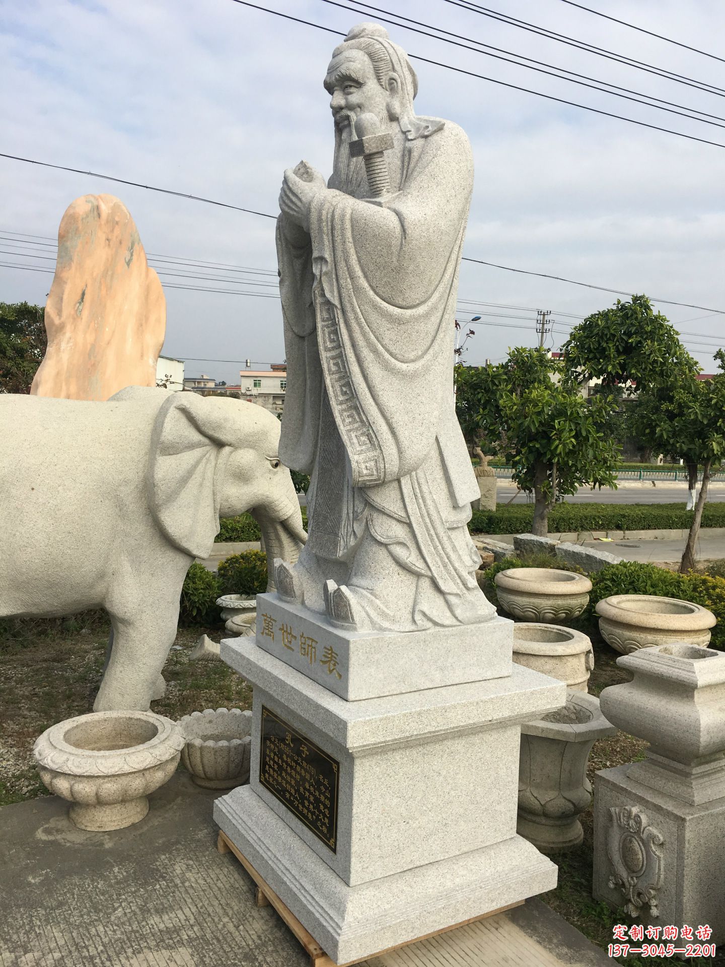 济南古宇湖湿地公园里的孔子雕塑