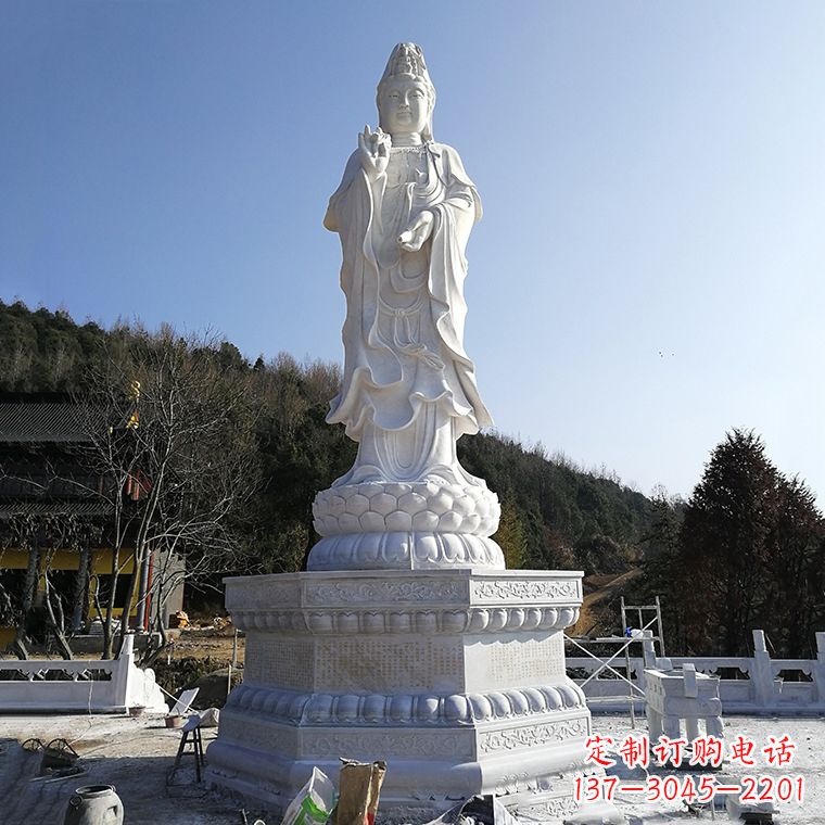 济南公园雍容华贵的观音石雕
