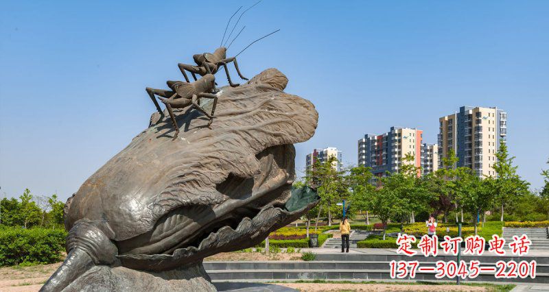 济南广场白菜和蚂蚱景观铜雕