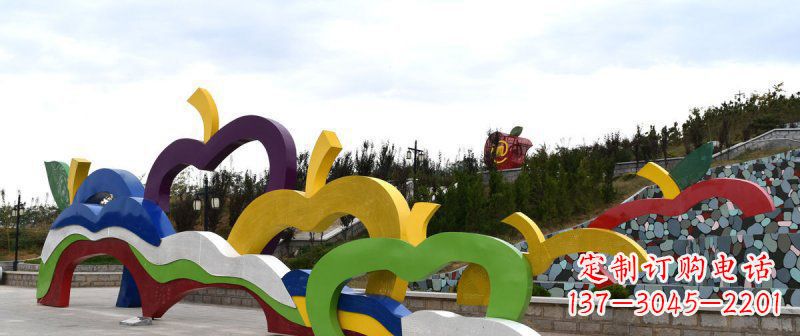 济南广场艺术:不锈钢抽象彩色苹果雕塑