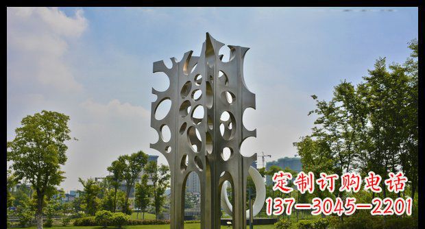 济南定制化大型不锈钢松树雕塑