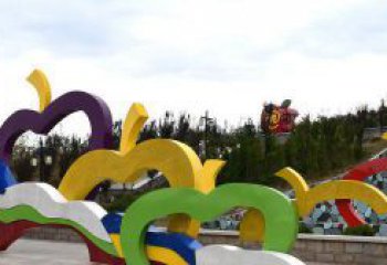 济南广场艺术：不锈钢抽象彩色苹果雕塑