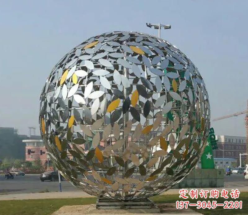 济南广场不锈钢树叶镂空球雕塑