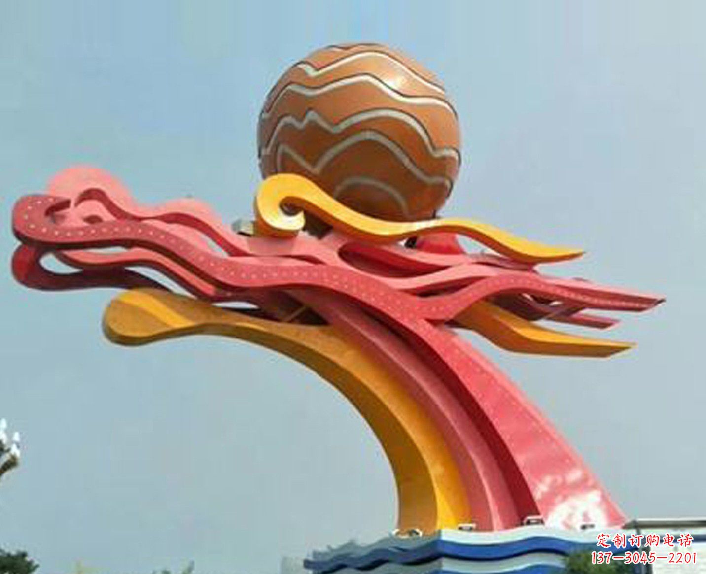 济南广场彩色不锈钢龙头雕塑