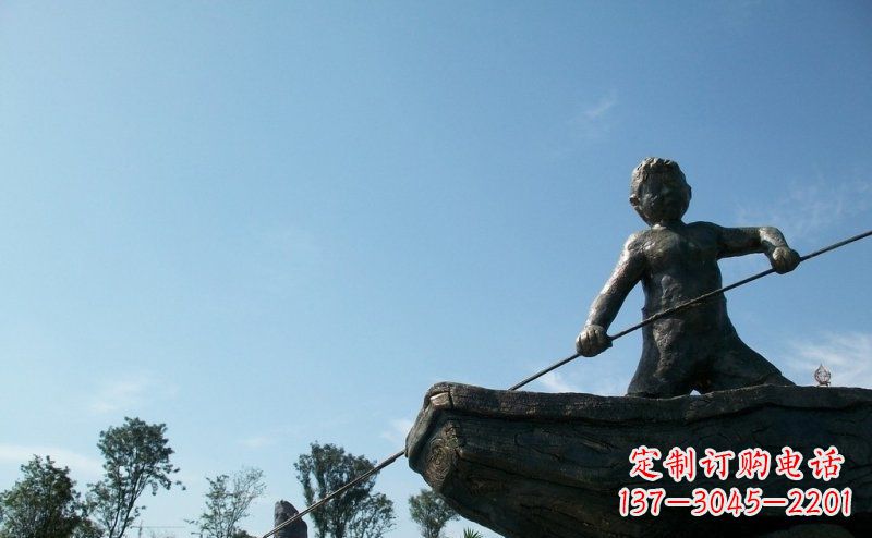 济南男孩撑船铜雕,营造童趣氛围