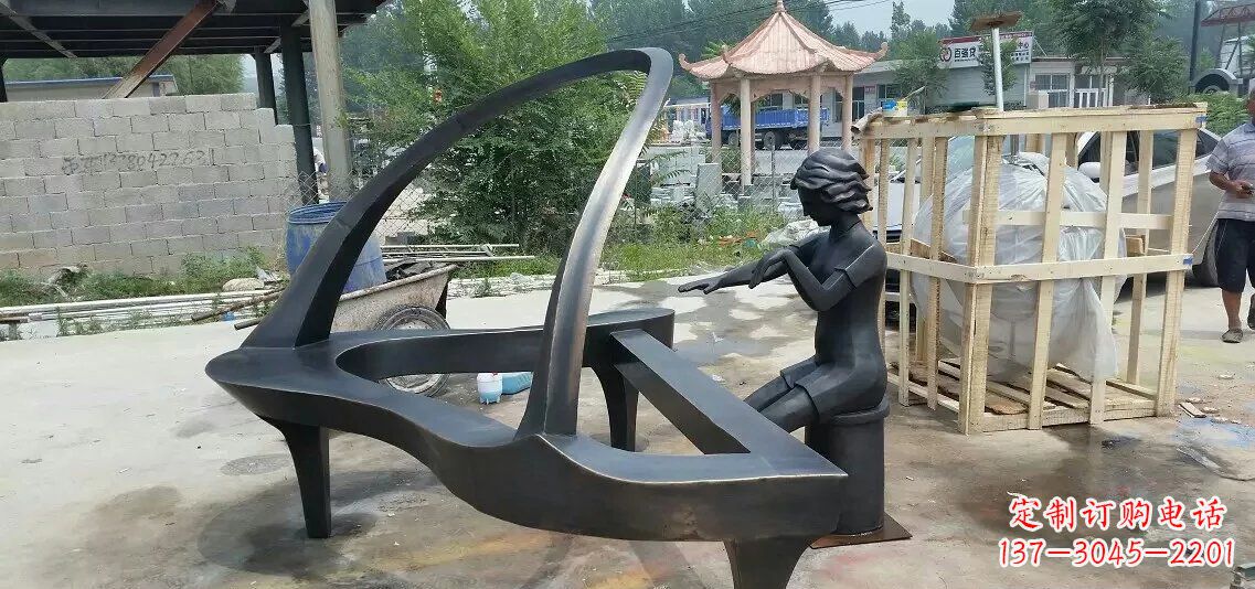 济南广场抽象弹钢琴景观铜雕