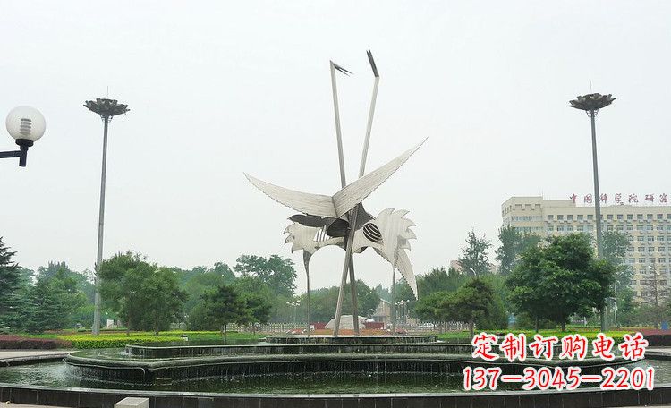济南极致之美,仙鹤雕塑展示现代精致生活