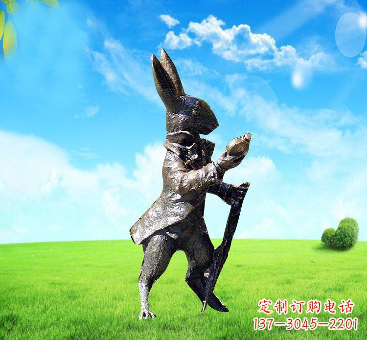 济南以广场铜雕小兔挖萝卜动物雕塑为你礼赞美好!