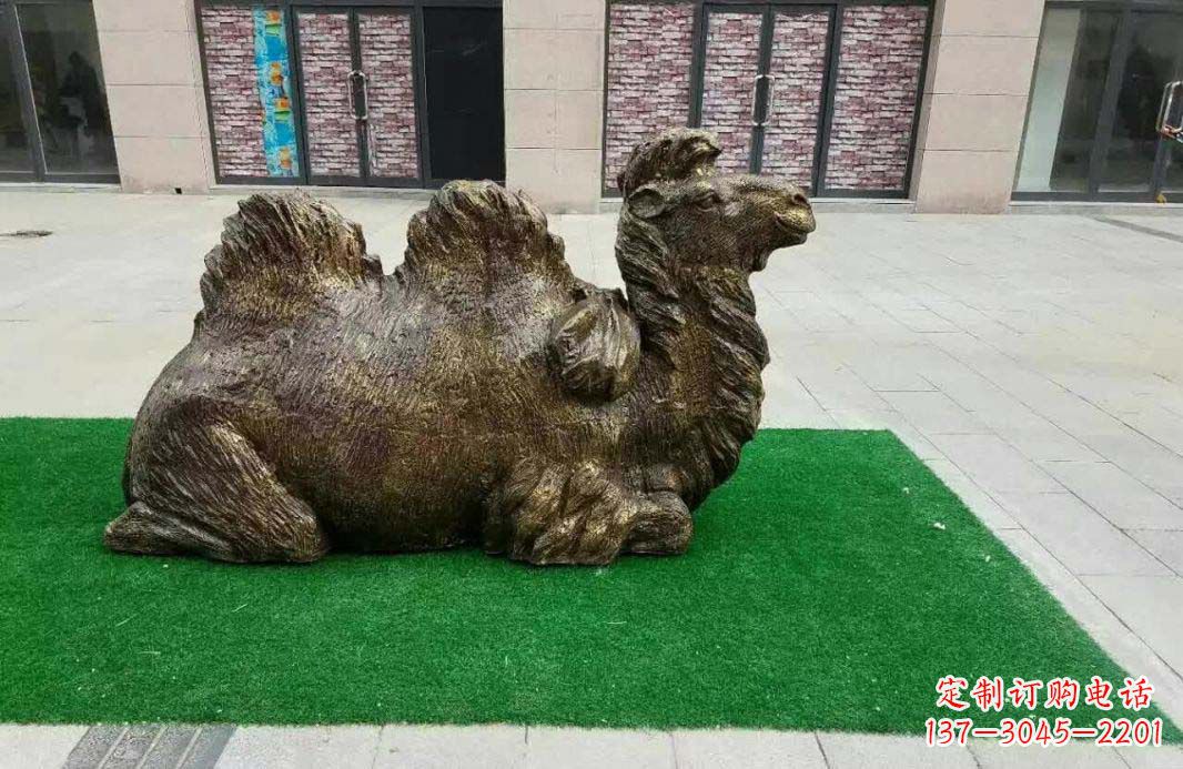 济南跪姿骆驼铜雕