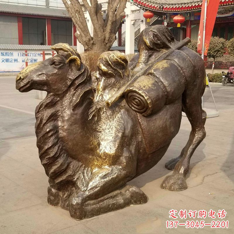 济南跪俯的骆驼铜雕