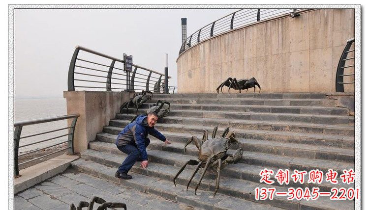济南海边铜螃蟹雕塑是由中领雕塑定制生产的一款…