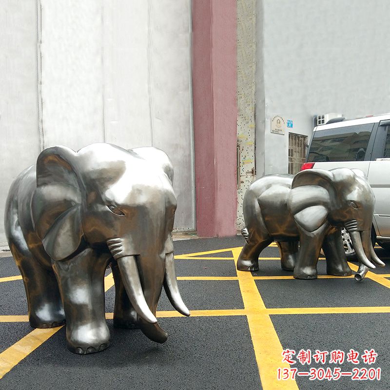 济南憨态大象不锈钢镜面雕塑